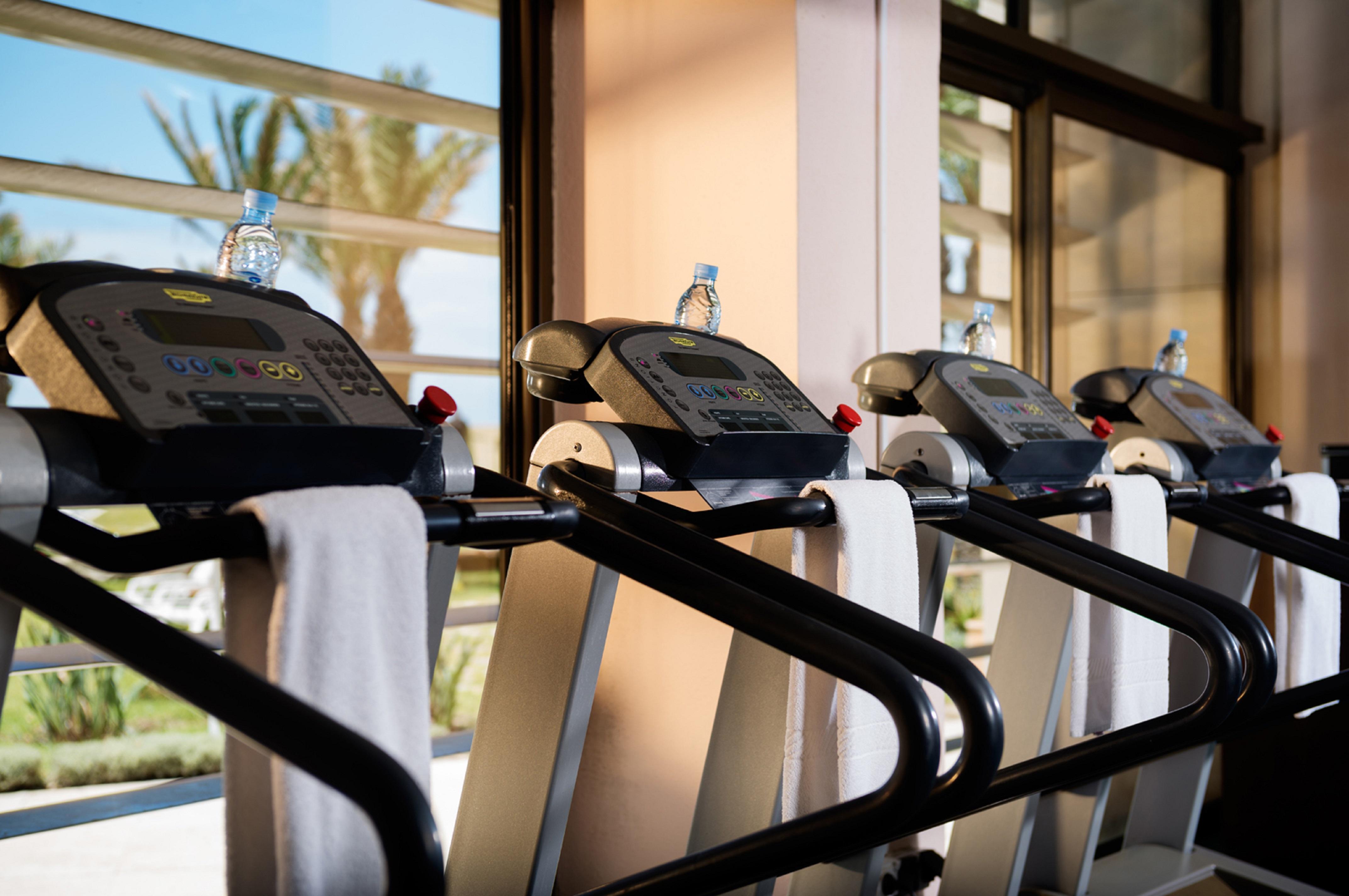 Moevenpick Hotel & Casino Malabata Tanger Kültér fotó Treadmills at a gym