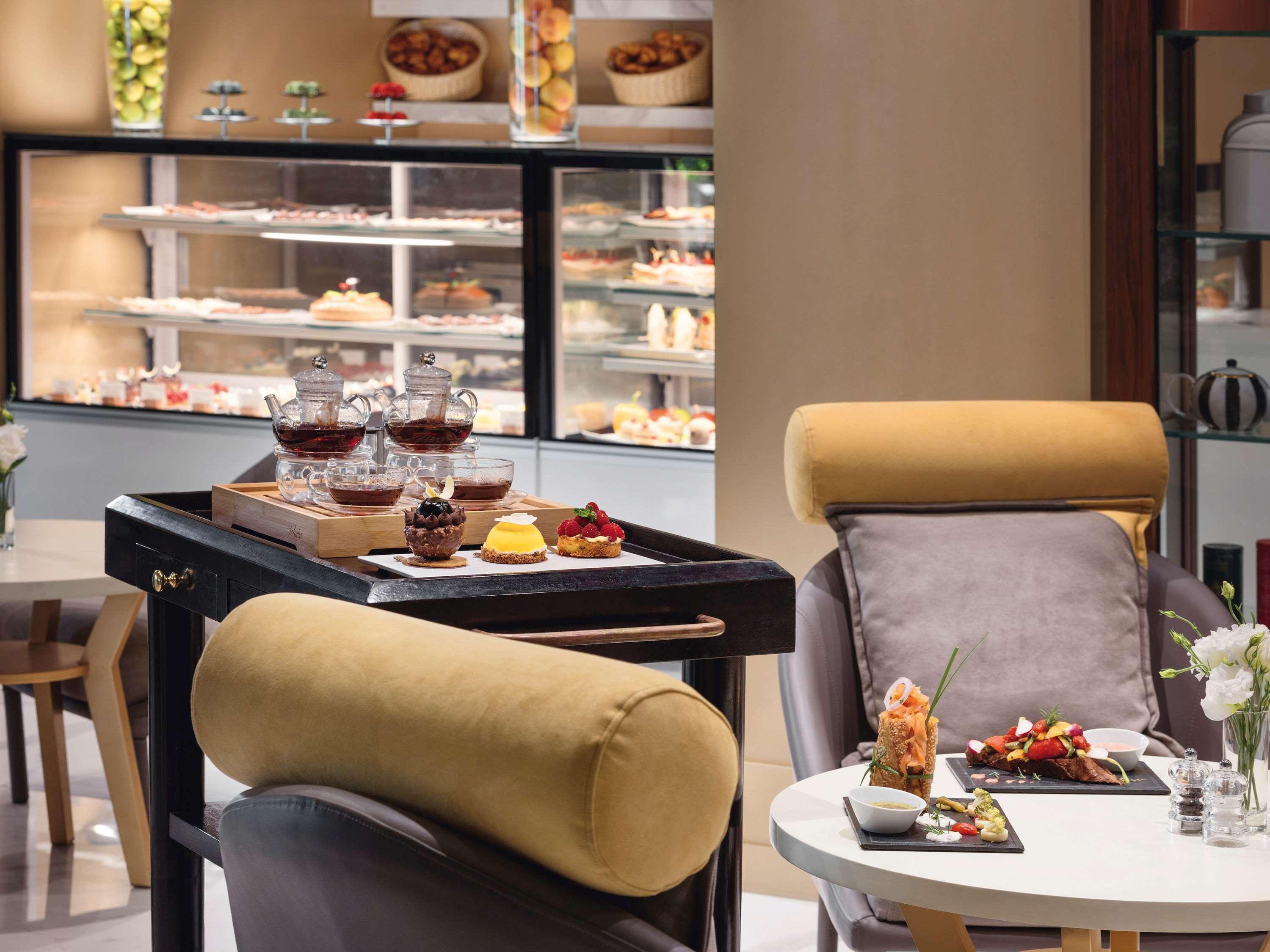 Moevenpick Hotel & Casino Malabata Tanger Kültér fotó The Lounge at the airport