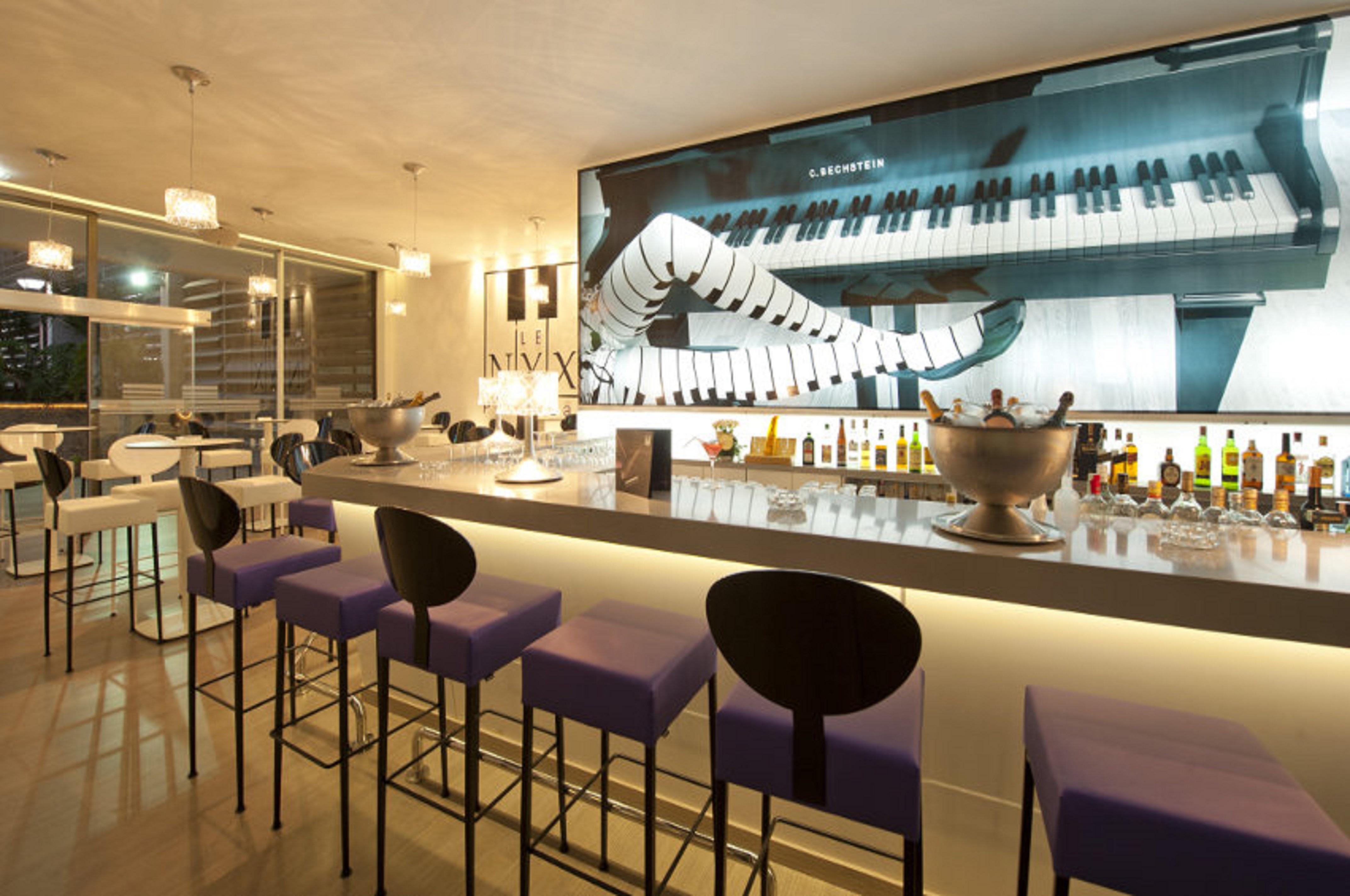 Moevenpick Hotel & Casino Malabata Tanger Kültér fotó The bar at the 100 Queen's Gate